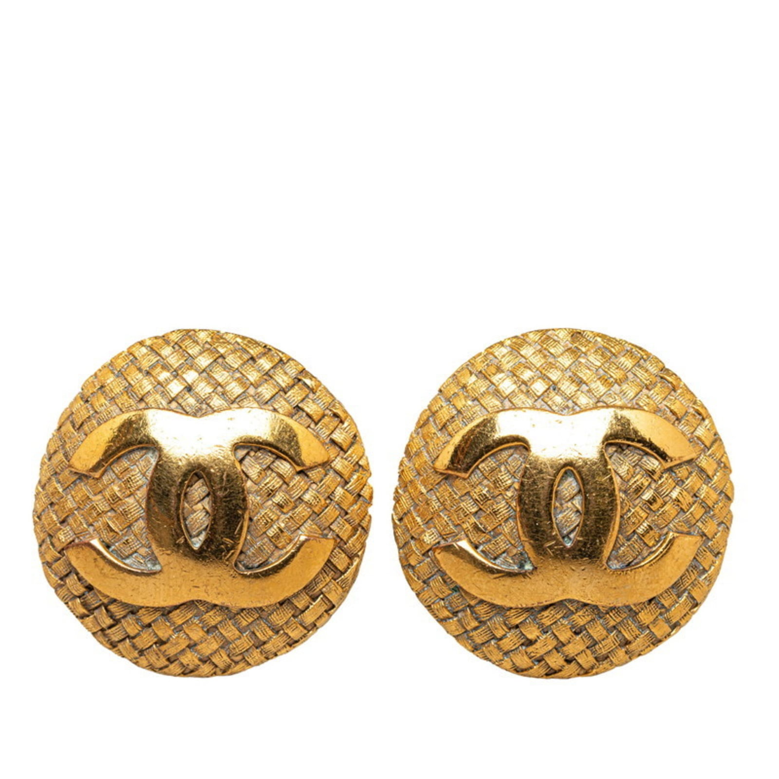 Metal clip earrings by Chanel: Metal clip earrings by Chanel Metal clip earrings by Chanel, featuring a gold metal design with no additional details. These 36mm x 36mm earrings are made from metal and have no accompanying accessori
