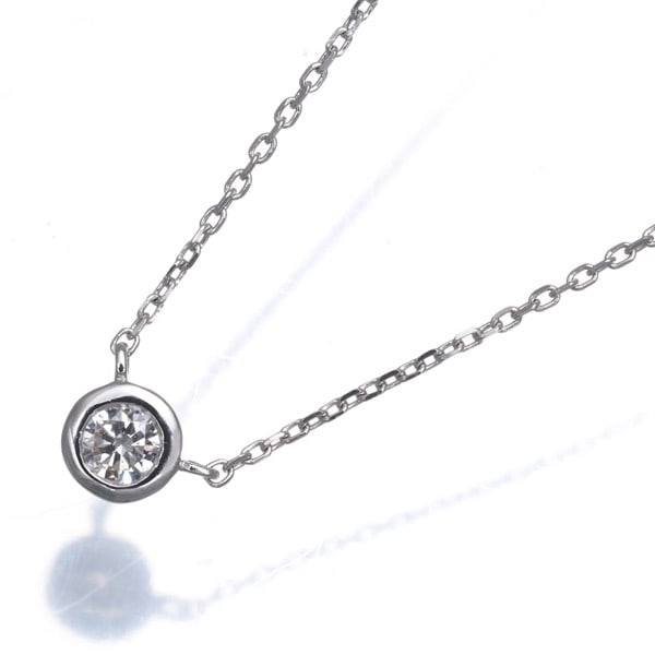 Diamond Solitaire Necklace White Gold 18K: Diamond Solitaire Necklace White Gold 18K The Diamond Solitaire Necklace in White Gold 18K boasts a stunning natural diamond set in a sleek pendant, suspended from a 36-40cm chain. The 4.0mm diameter 