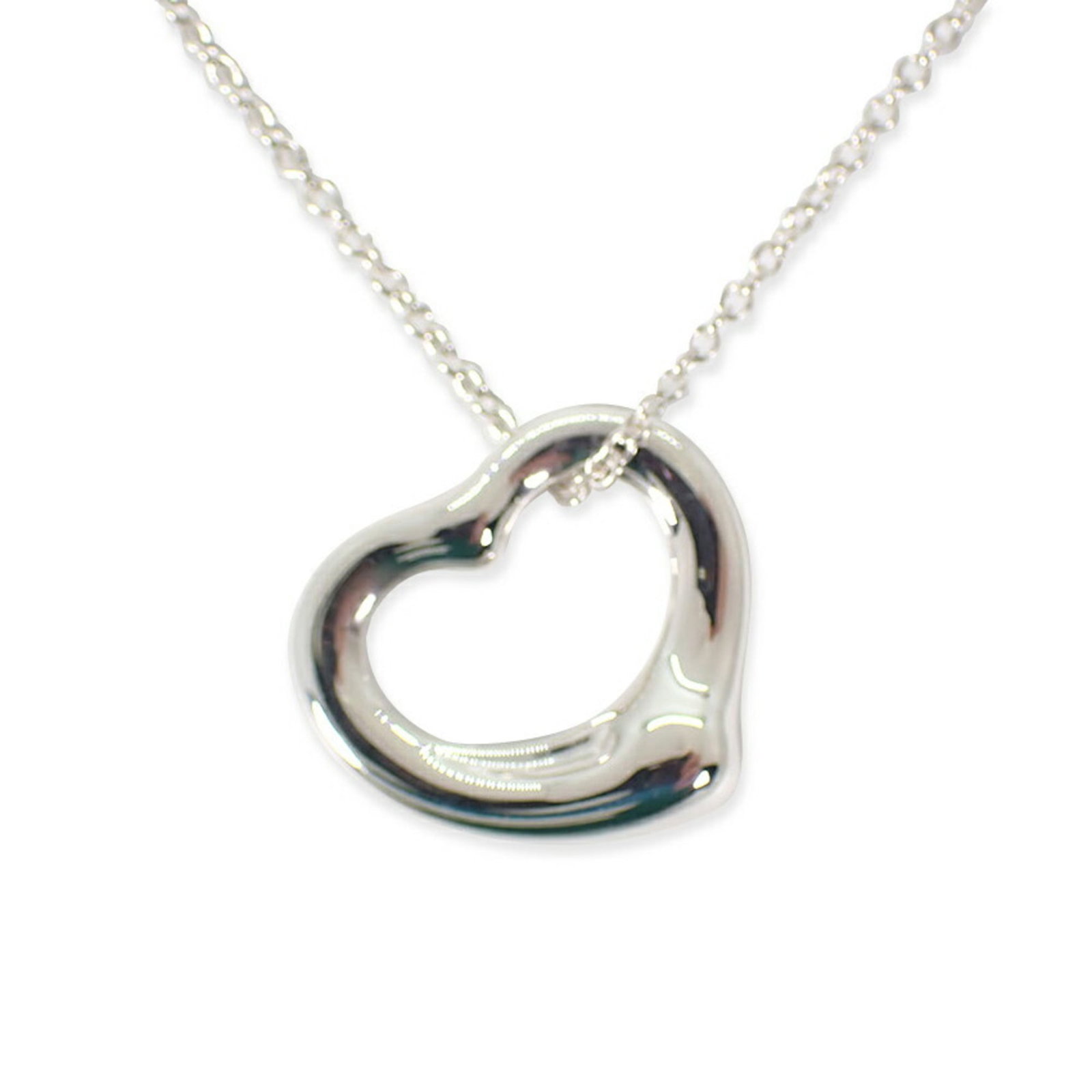 Tiffany 925 Heart Pendant Necklace: Tiffany 925 Heart Pendant Necklace Sterling silver 925 Heart Pendant Necklace, crafted by Tiffany, boasts a timeless design with a pendant size of 14mm x 15.8mm and a necklace circumference of 41 cm