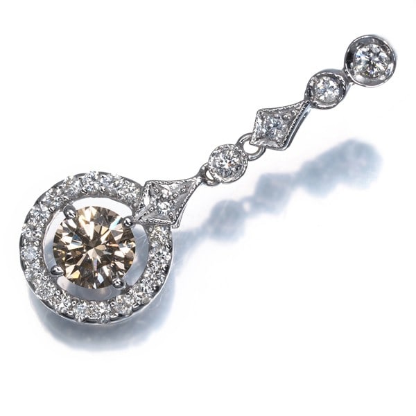 Brown &Clear Diamond 0.821Ct/ 0.43Ct Pendant 18K 750 White Gold: Brown &Clear Diamond 0.821Ct/ 0.43Ct Pendant 18K 750 White Gold 18k white gold pendant showcases two natural diamonds, one brown and one clear, set in a brooch design. The brown diamond measures