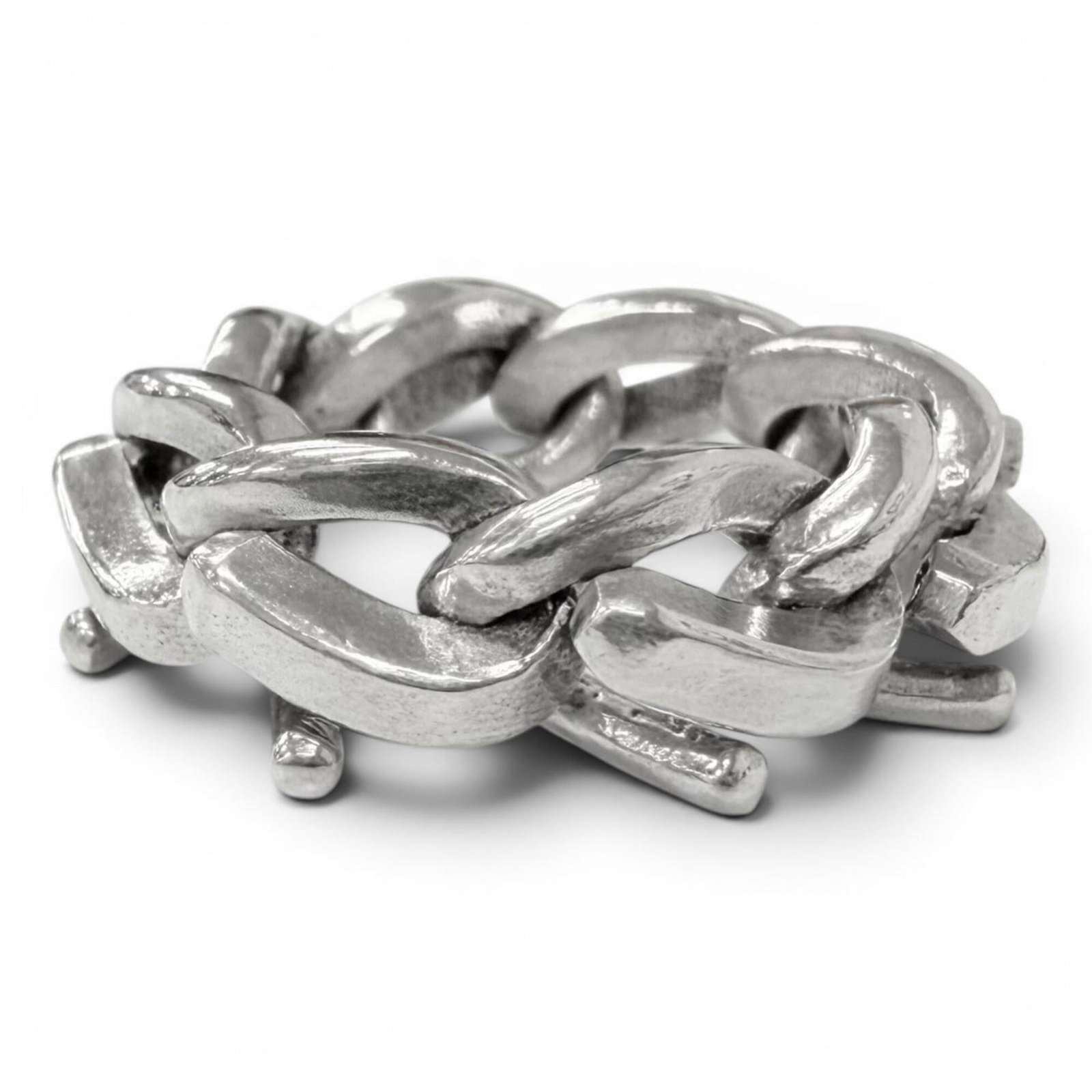 Silver band ring Tiffany 925: Silver band ring Tiffany 925 Silver band ring Tiffany 925 features a sleek, silver design made from high-quality 925 sterling silver. The ring's slender profile and classic style make it a timeless ac