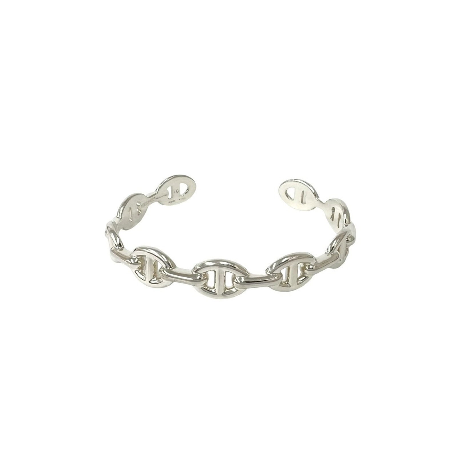 Hermes bangle silver 925: Hermes bangle silver 925 Silver 925 bangle from Hermes, measuring 17cm in length. This elegant bangle showcases the brand's signature style with its sleek design and high-quality silver material. A be