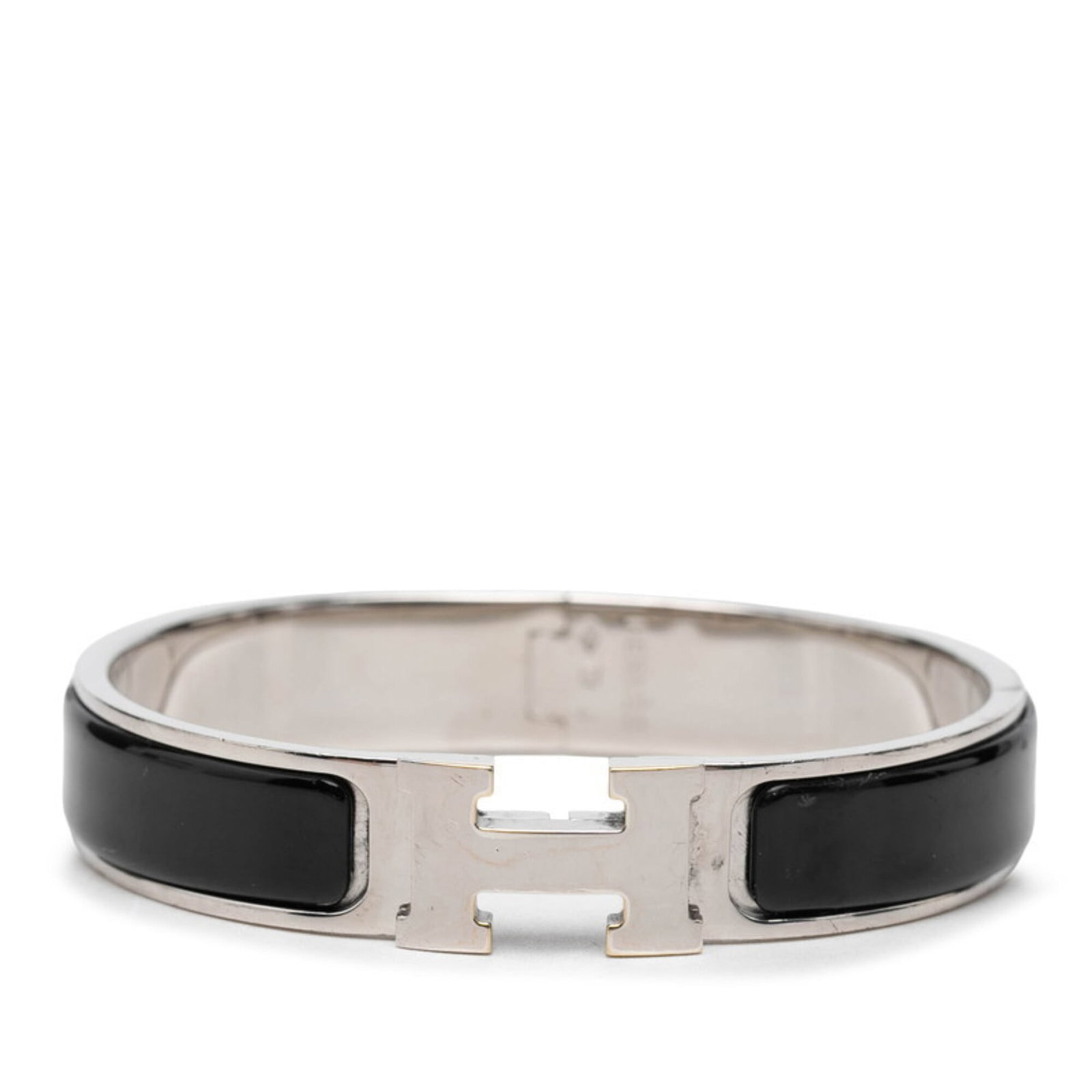 Metal bracelet from Hermes: Metal bracelet from Hermes Black and silver metal charm bracelet from Hermes, measuring 16cm in length. This sleek and sophisticated piece showcases the brand's signature style, with a minimalist desi