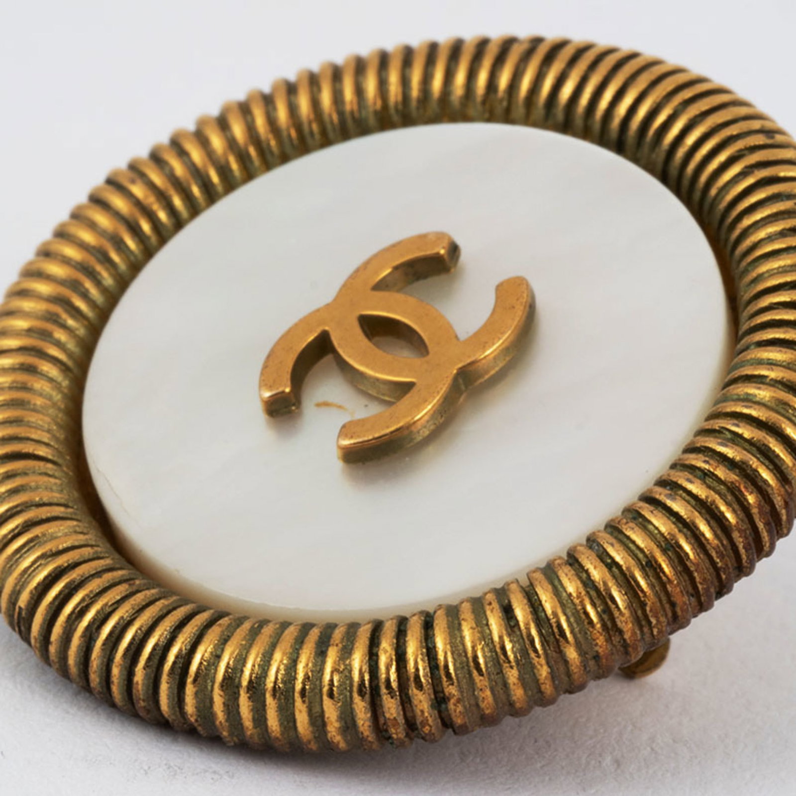 Shell Clip Chanel Earrings - 9