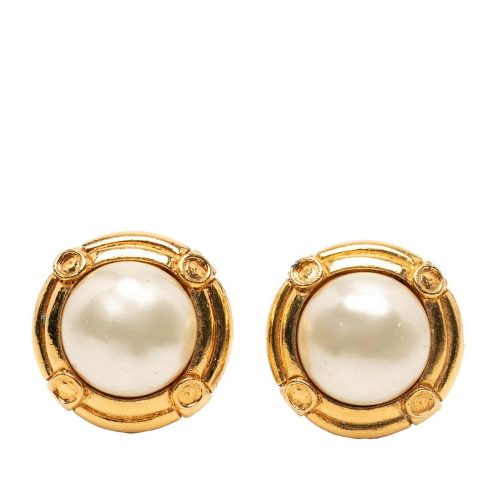 Chanel Clip Earrings Gold Plating: Chanel Clip Earrings Gold Plating Gold-plated clip earrings from the iconic Chanel brand, measuring 28.60mm in diameter and featuring a sleek, minimalist design that adds a touch of sophistication to 