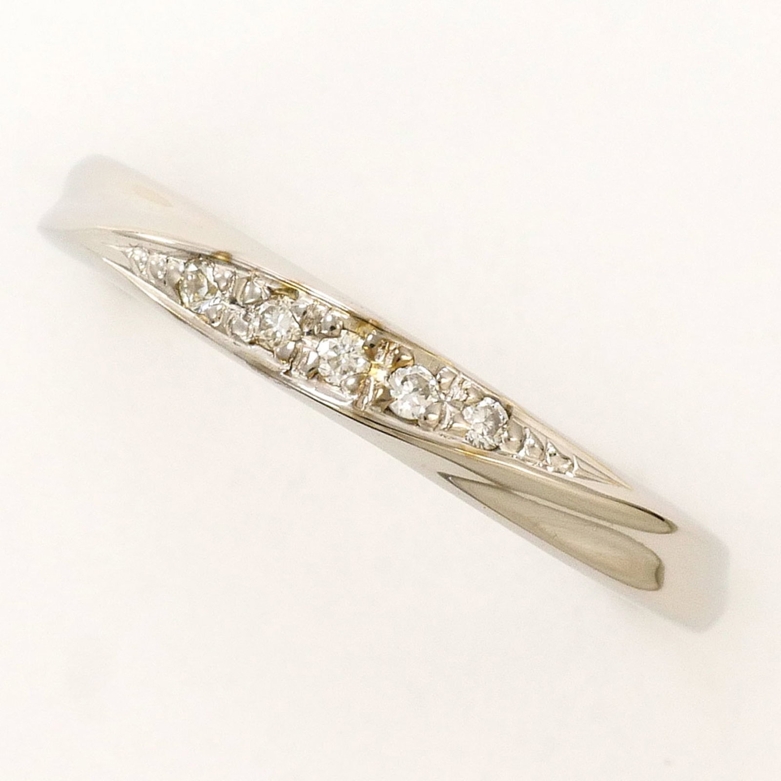 Unbranded Band Ring White Gold (10K): Unbranded Band Ring White Gold (10K) This unbranded band ring features a 10K white gold construction, showcasing the purity and quality of the metal. The ring boasts a diamond stone weighing 0.03