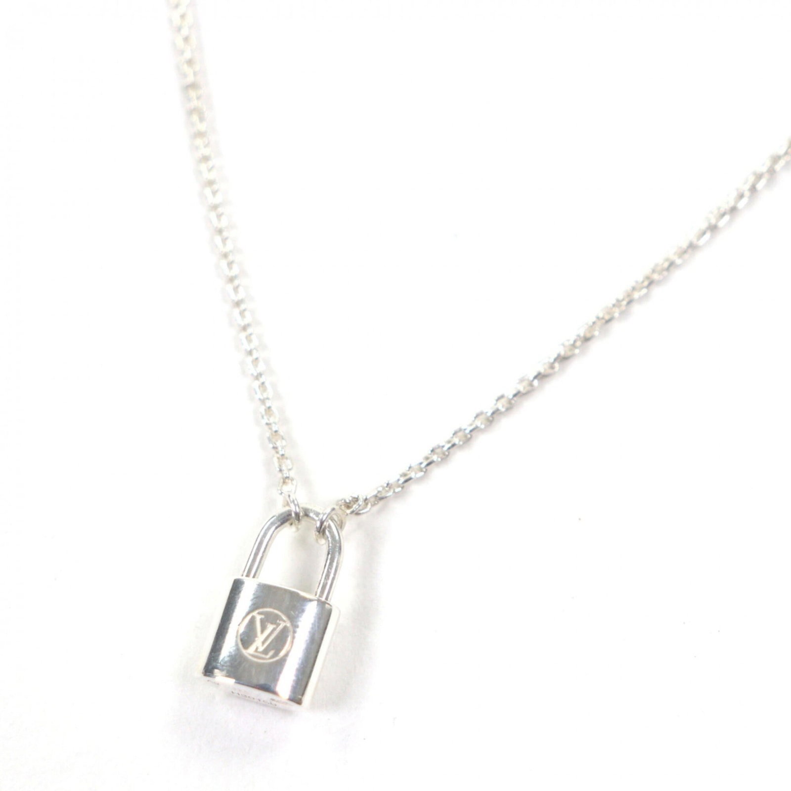 Louis Vuitton Q93559 Lockit Pendant Ag925 Chain Necklace Silver Weight 8.2G Women'S: Louis Vuitton Q93559 Lockit Pendant Ag925 Chain Necklace Silver Weight 8.2G Women'S Silver 925 chain necklace with Louis Vuitton Q93559 Lockit pendant, featuring a sleek design and a weight of 8.2G. T