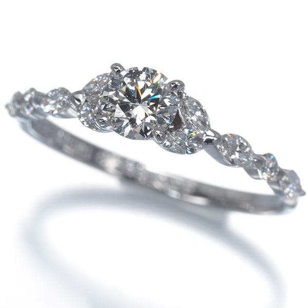 Ahkah Ring Diamond 0.283Ct Vvs1 Ex Transparent Us4.5 K18: Ahkah Ring Diamond 0.283Ct Vvs1 Ex Transparent Us4.5 K18 The Ahkah Ring features a stunning 0.283ct VVS1 Ex Transparent diamond, set in an elegant 18k white gold band. This exquisite piece boasts exce