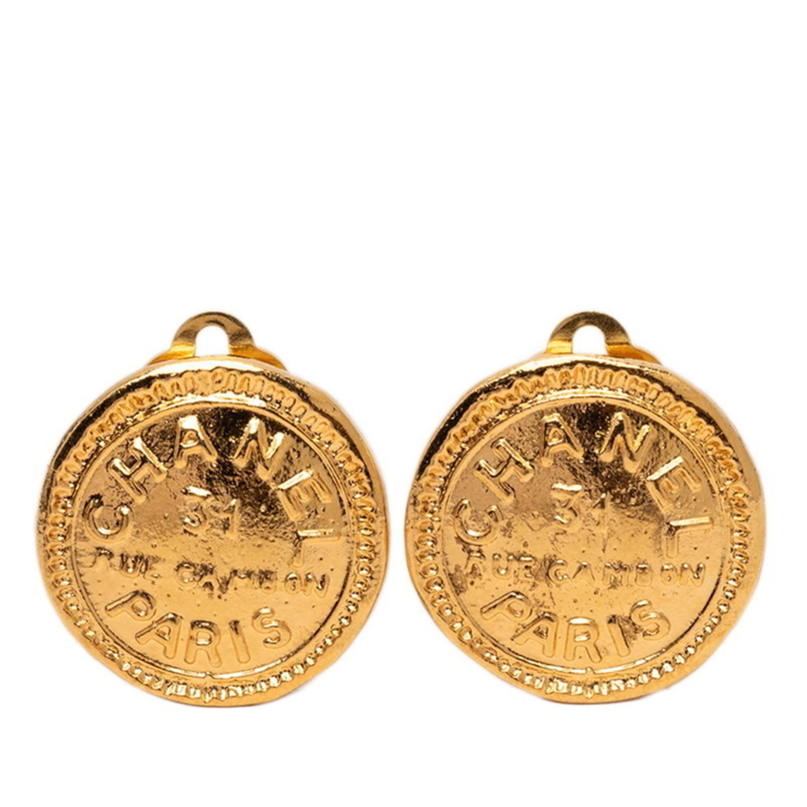 Clip earrings from Chanel: Clip earrings from Chanel Clip earrings from Chanel feature a gold finish and measure approximately 19.30mm x 19.50mm in size, making them a stylish accessory for women's everyday wear. The elegant de