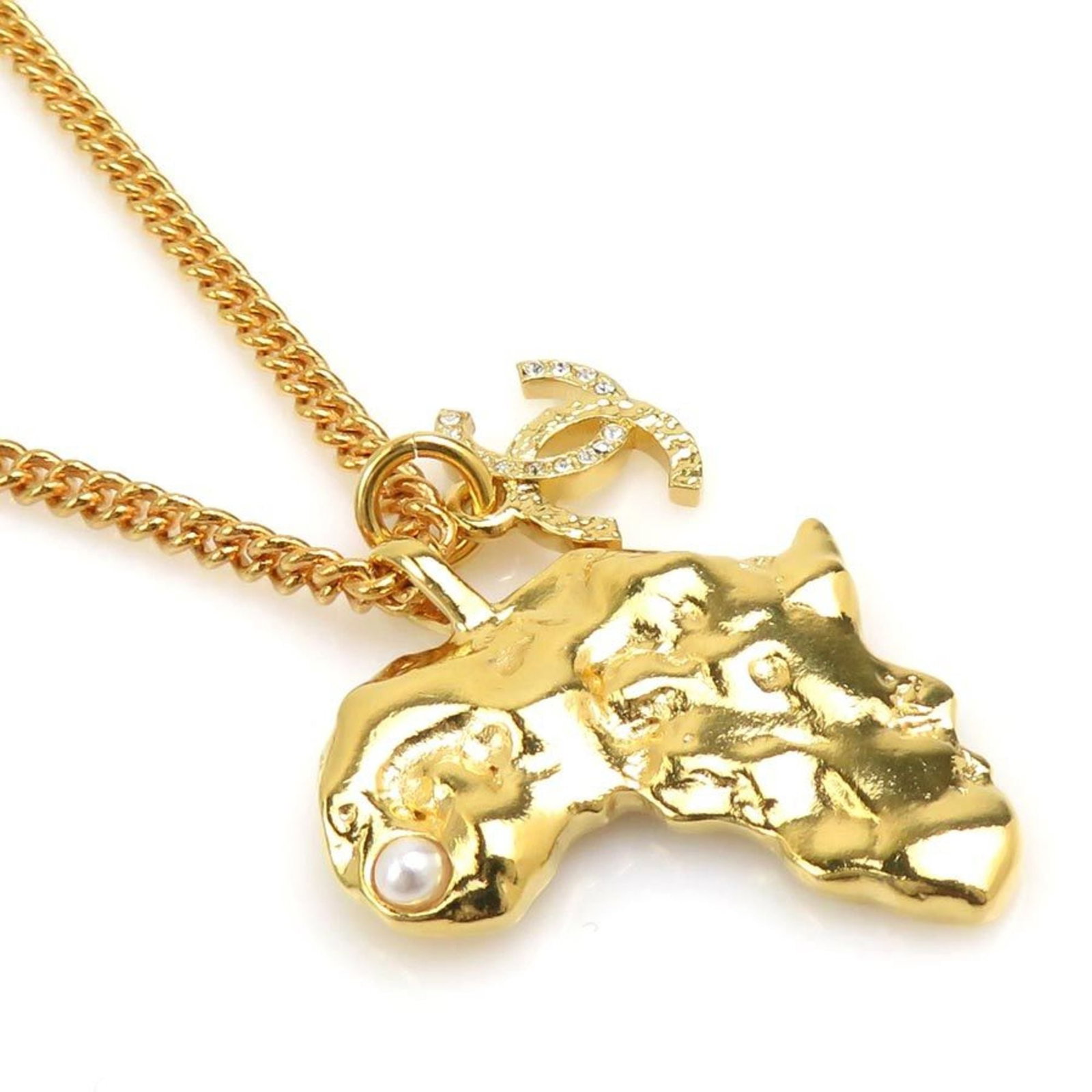 Women's Gold Metal Necklace H31841A: Women's Gold Metal Necklace H31841A Gold Metal Necklace from Chanel, France. This women's necklace features a gold metal pendant with a size of 25mm x 27mm and measures 55 cm in circumference. The