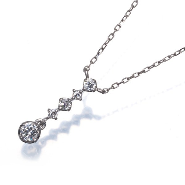 Diamond 5P Necklace Platinum 850: Diamond 5P Necklace Platinum 850 Platinum 850 Diamond Necklace with Natural Diamond Pendant. This elegant necklace showcases a beautiful natural diamond pendant set in platinum, weighing 1.8g and meas