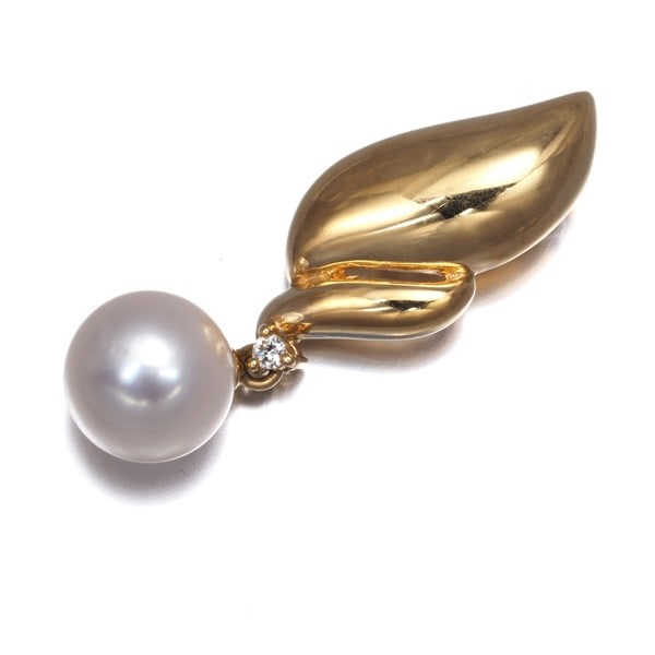 Tasaki Pendant Akoya Pearl 7.0Mm Diamond 0.01Ct 18K 750 Yellow Gold: Tasaki Pendant Akoya Pearl 7.0Mm Diamond 0.01Ct 18K 750 Yellow Gold Tasaki Pendant features an exquisite Akoya pearl, approximately 7.0mm in size, set in a delicate 18K yellow gold design. The pendant
