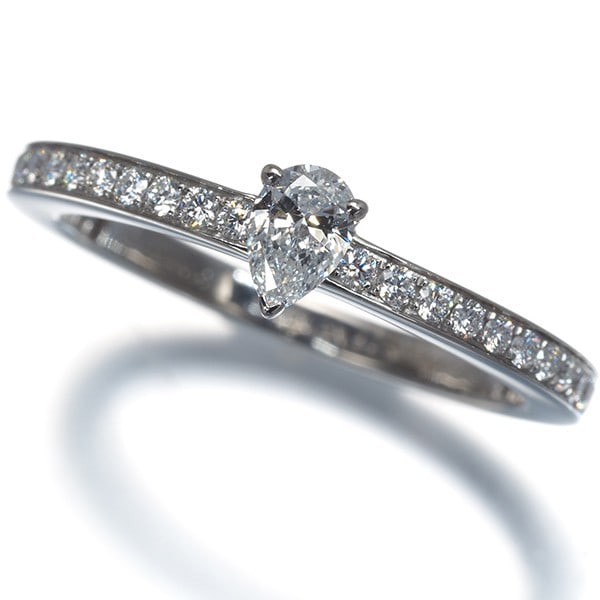 Chaumet Ring Diamond Triomphe De Chaumet Pear-Shaped Eu52 950 Platinum: Chaumet Ring Diamond Triomphe De Chaumet Pear-Shaped Eu52 950 Platinum Chaumet's Triomphe de Chaumet collection shines in this exquisite pear-shaped diamond ring set in platinum. The center stone, wei