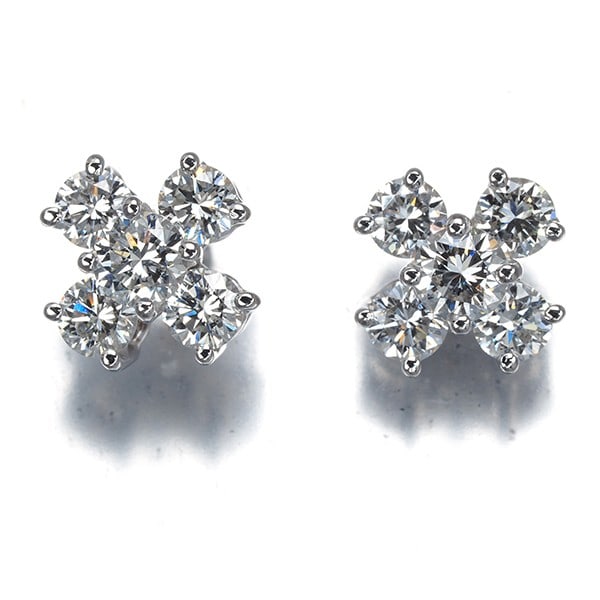 Tiffany&Co. Earrings Diamond Vintage 18K Wg/ Platinum/ Pt 950: Tiffany&Co. Earrings Diamond Vintage 18K Wg/ Platinum/ Pt 950 Tiffany&Co.'s vintage 18K platinum earrings boast a stunning natural diamond stud, set in a platinum post with an intricate design. The di