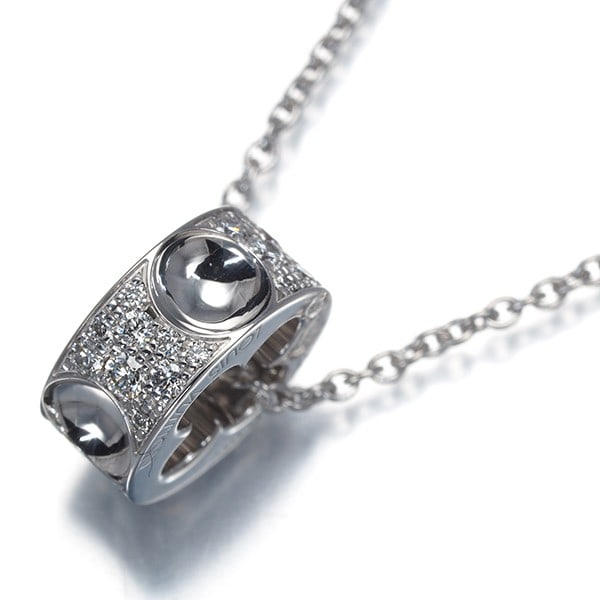 Diamond Louis Vuitton Paved Necklace White Gold Empreinte: Diamond Louis Vuitton Paved Necklace White Gold Empreinte 18k White Gold Diamond Paved Necklace with Empreinte Design. This stunning Louis Vuitton necklace features a natural diamond pendant set in an