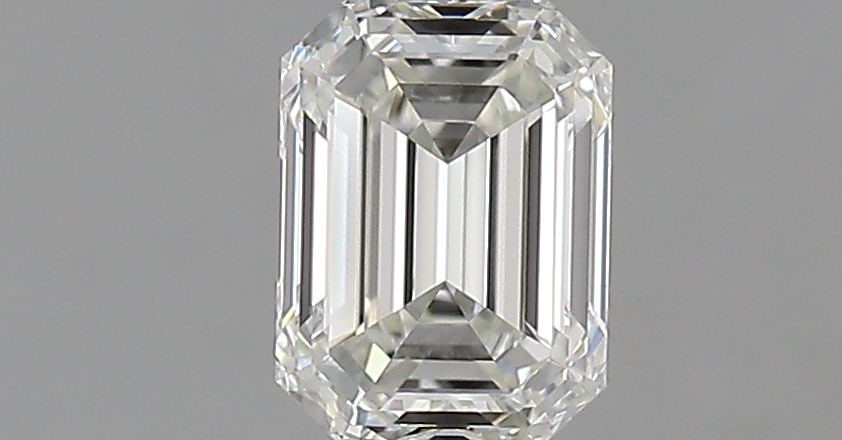 IGI Emerald 0.7ct H VVS1 - Loose Natural Diamond: IGI Emerald 0.7ct H VVS1 - Loose Natural Diamond 0.7ct IGI Emerald Cut Diamond with Exceptional Clarity and Polish, Certified VVS1 in H Color, Measuring 5.72L x 4.21W x 2.91H. This natural diamond boa