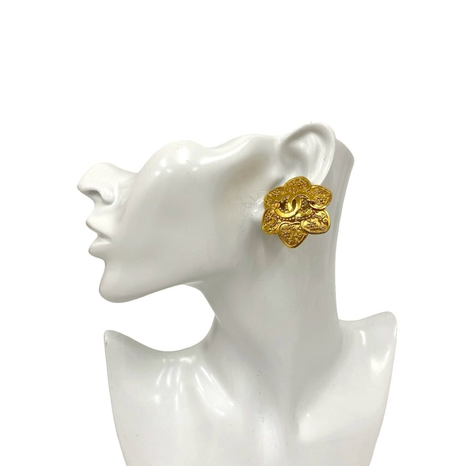 Chanel Clip Earrings Gold Plating: Chanel Clip Earrings Gold Plating Chanel Clip Earrings in Gold Plating - A stylish and elegant accessory, these clip earrings feature the iconic Chanel brand. Made from gold plating, they offer a luxu