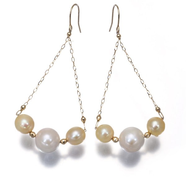 Pearl 5.5-7.7Mm Hook Drop Earrings 18K 750 Yellow Gold: Pearl 5.5-7.7Mm Hook Drop Earrings 18K 750 Yellow Gold 18k yellow gold hook drop earrings feature a cultured pearl with a size range of approximately 5.5-7.7mm, suspended from a delicate chain. The ea