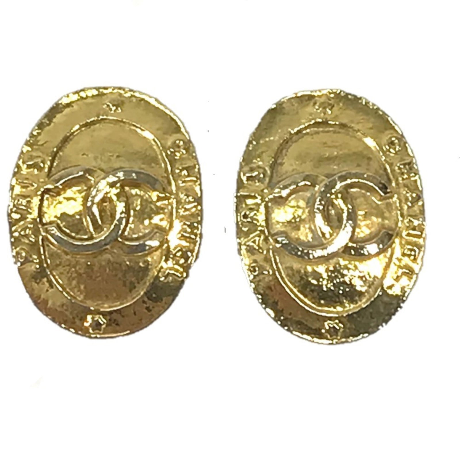 Clip Earrings by Chanel: Clip Earrings by Chanel Clip earrings by Chanel, crafted from gold with dimensions of 23mm x 17mm. These elegant clip earrings showcase the timeless style and sophistication of the iconic brand. Item 