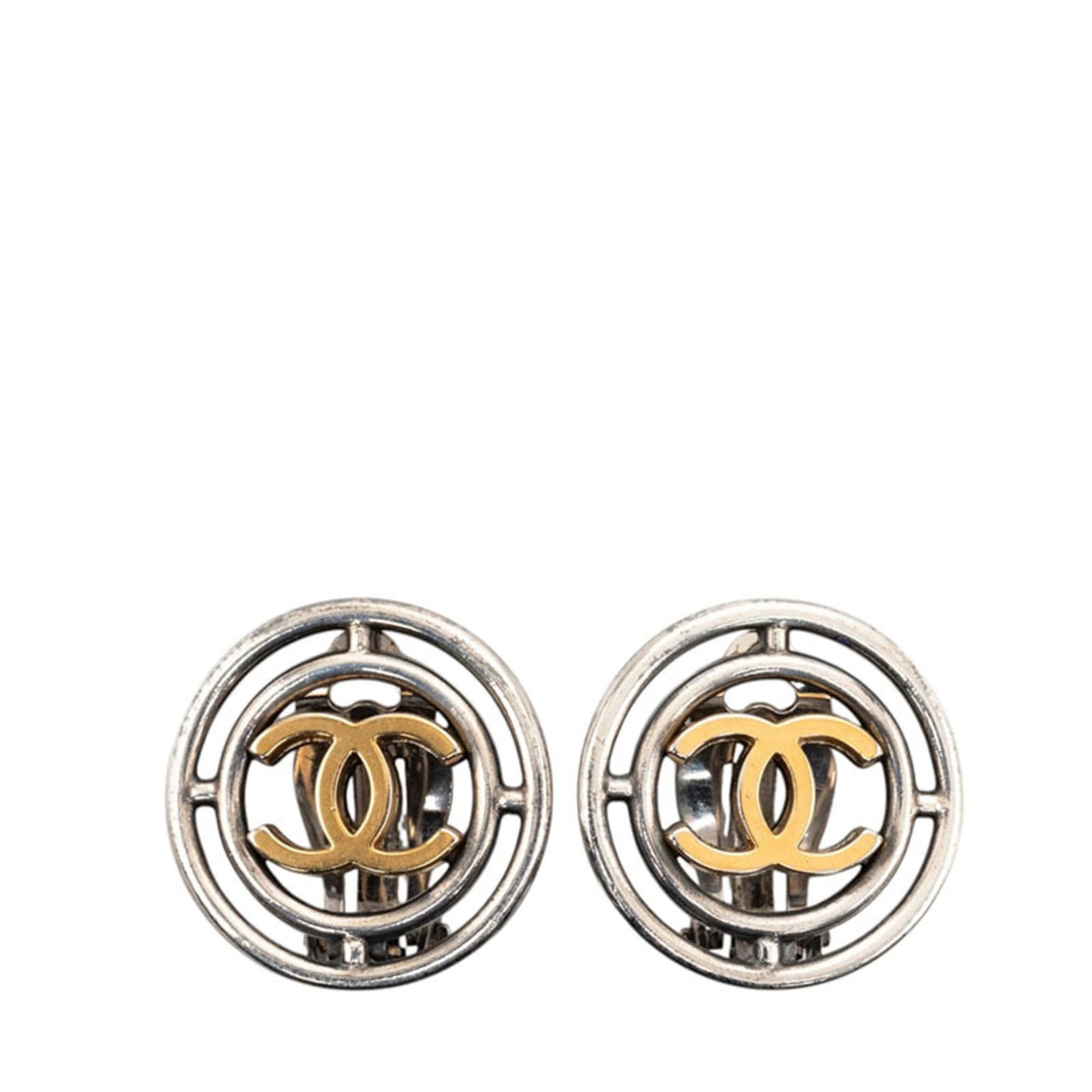 Clip earrings from Chanel: Clip earrings from Chanel Clip earrings from Chanel, featuring sleek gold and silver designs. Made with precise measurements at 24mm x 24mm x 0.94'' in size, these clip earrings showcase the iconic br