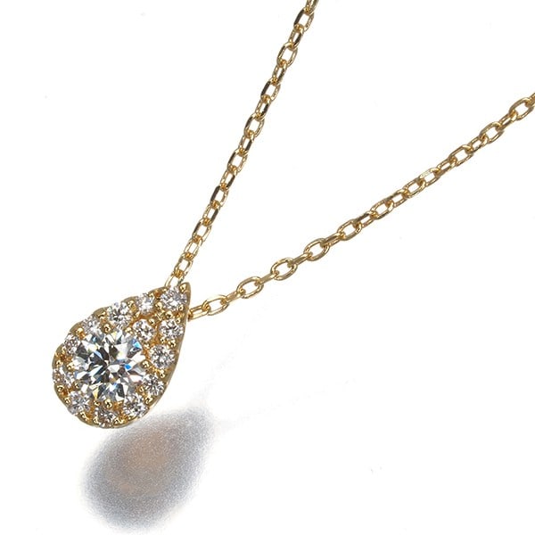 Vendome Necklace Diamond 0.128Ct/ 0.07Ct Drop Of Garland 18K Yg: Vendome Necklace Diamond 0.128Ct/ 0.07Ct Drop Of Garland 18K Yg Vendome's 18k yellow gold Drop of Garland necklace showcases a stunning natural diamond pendant, featuring a centre stone weighing 0.128