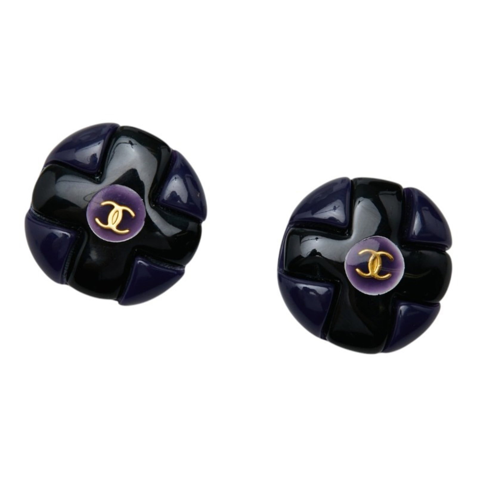 Chanel Clip Earrings Gold Plating Plastic: Chanel Clip Earrings Gold Plating Plastic Gold plating and plastic materials create a sleek, modern look in these Chanel clip earrings. The black, gold, and navy color options offer versatility for ad