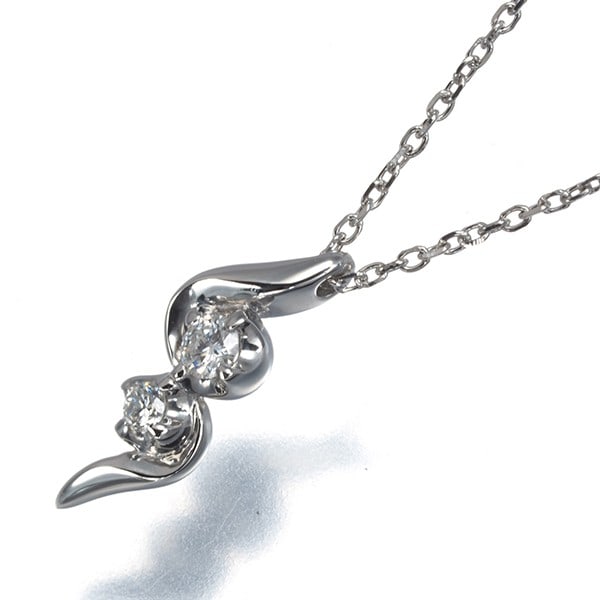 Necklace Diamond 2P 850 Platinum: Necklace Diamond 2P 850 Platinum Platinum pendant necklace featuring a natural diamond, weighing 2.3g and measuring 13.9 x 4.7mm, suspended from a 39cm long chain made of platinum metal with a purity