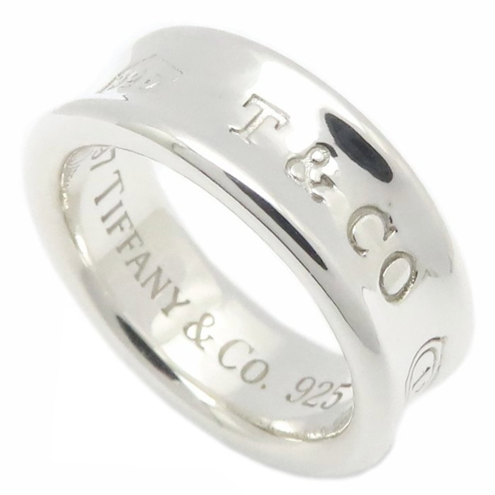 Silver band ring Tiffany 925: Silver band ring Tiffany 925 Silver band ring from Tiffany, made with high-quality silver (925) and featuring a classic design. This women's band ring is available in US size 5.5, providing a