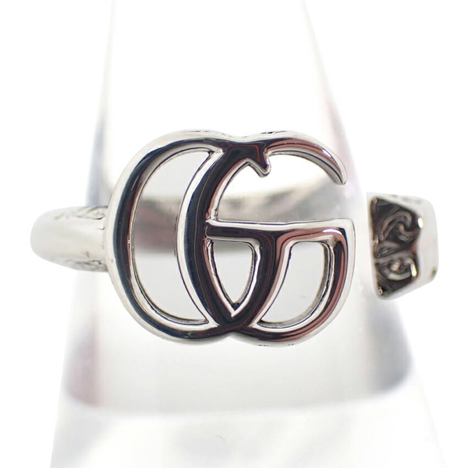 Ring in sterling silver 925 by Gucci: Ring in sterling silver 925 by Gucci Sterling silver band ring by Gucci, featuring high-quality craftsmanship and attention to detail. Made from 925 sterling silver, this elegant ring boasts a classic