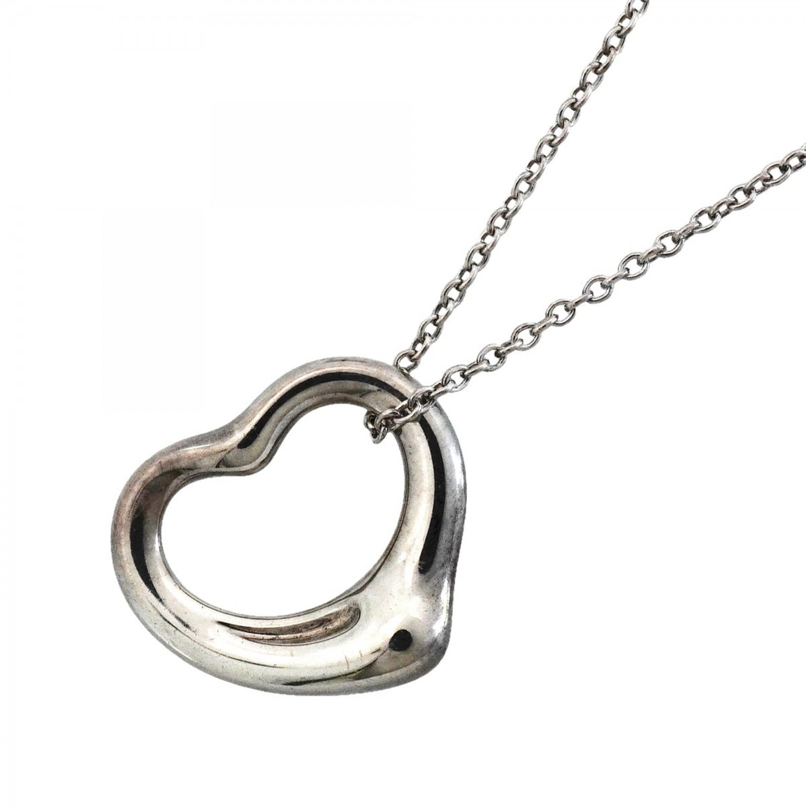 Tiffany & Co. Heart Necklace Sterling Silver 925 Women'S: Tiffany & Co. Heart Necklace Sterling Silver 925 Women'S Sterling silver necklace from Tiffany & Co. features a heart pendant with dimensions 13.8mm x 15.7mm, suspended from a chain with a neck circum