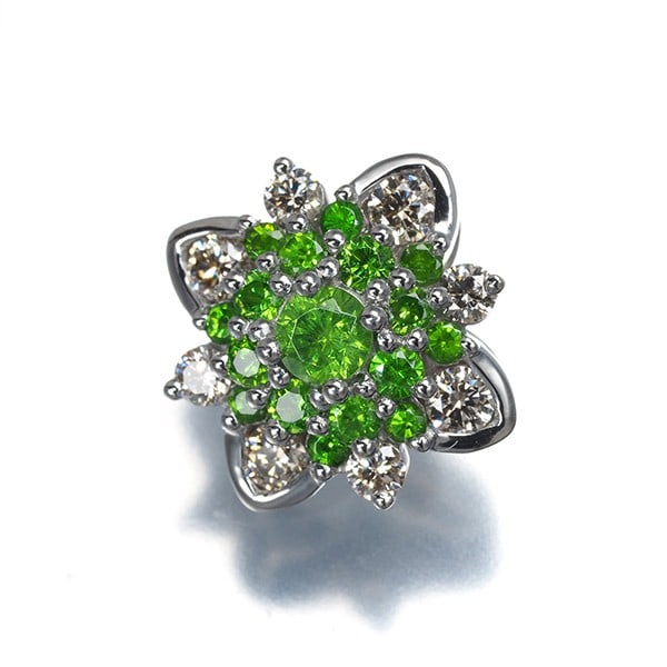 Demantoid Garnet 0.60Ct Diamond 0.37Ct Pendant 950 Platinum: Demantoid Garnet 0.60Ct Diamond 0.37Ct Pendant 950 Platinum Platinum pendant featuring a stunning Demantoid Garnet, paired with a 0.60ct diamond and 0.37ct diamond, showcasing the beauty of natural