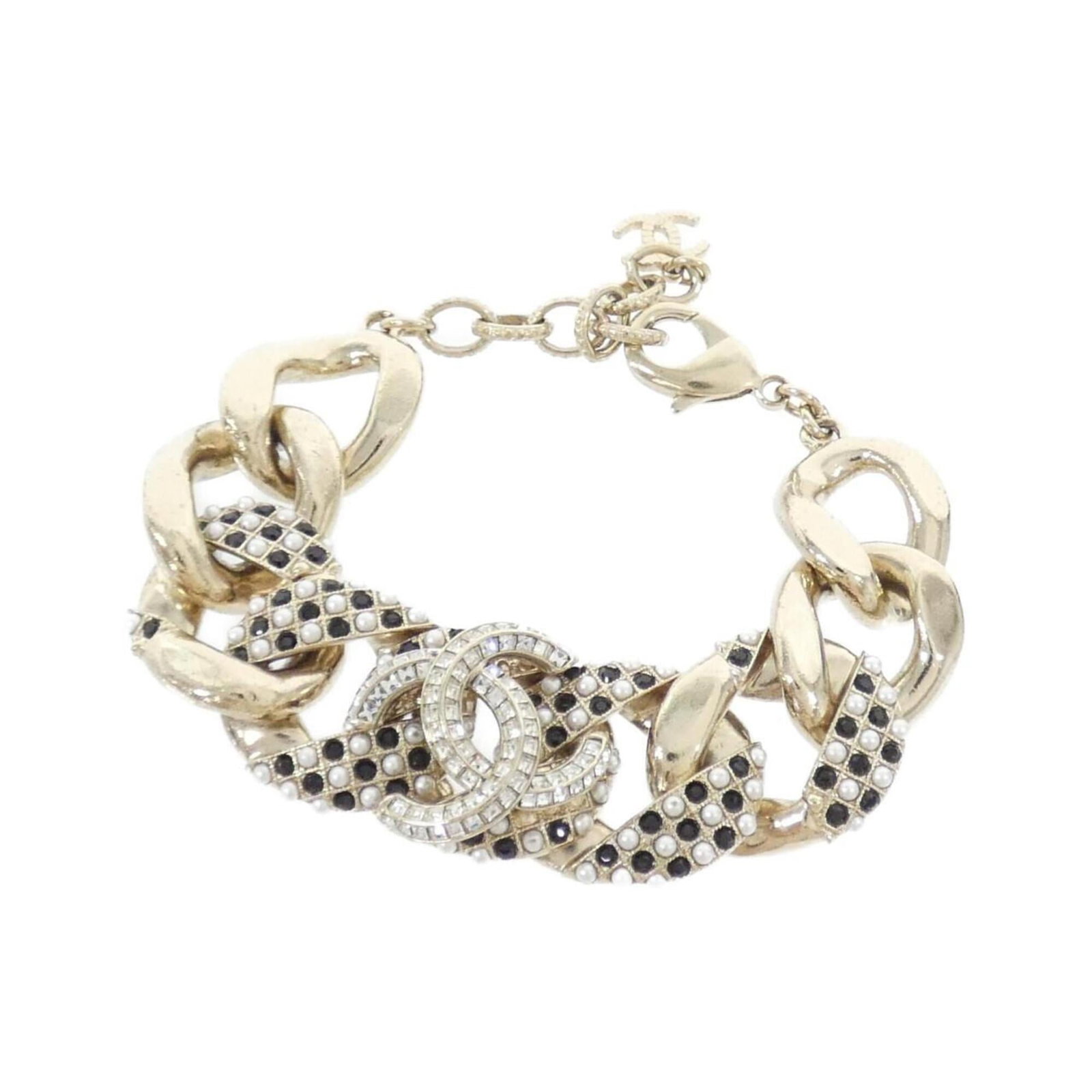 Artificial Pearl Chanel Charm: Artificial Pearl Chanel Charm Artificial pearl charm in sleek black, gold, and white hues adorns a versatile Chanel-style bracelet. Measuring between 17cm to 20.5cm in length, it offers a stylish addi