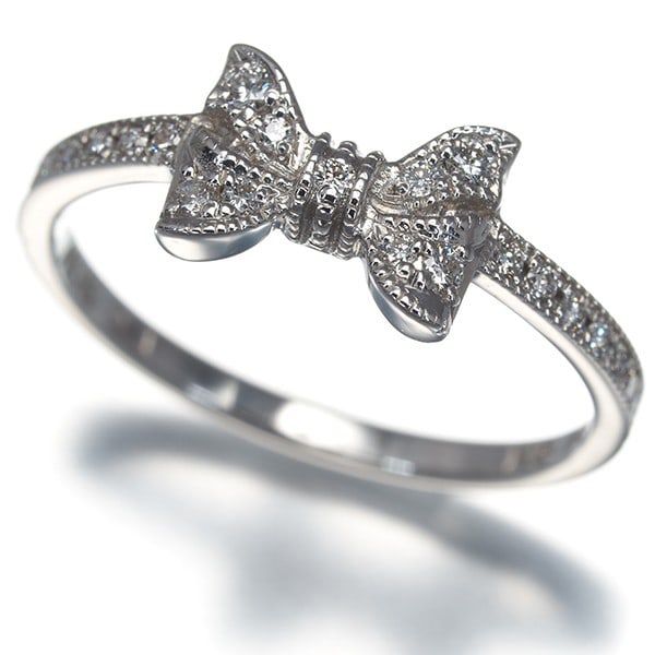 Ahkah Ring Diamond 0.1Ct Porte Ribbon Us4.75 18K 750 White Gold: Ahkah Ring Diamond 0.1Ct Porte Ribbon Us4.75 18K 750 White Gold The Ahkah Ring features a stunning 0.1ct diamond, set in an elegant 18K white gold design with a US4.75 ring size and a slender 6.2mm wi