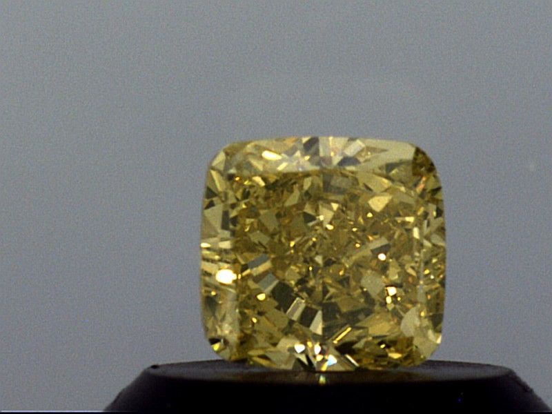 GIA Cushion Brilliant 0.34ct Fancy Deep Orangey Pink VVS1 - Loose Natural Diamond: GIA Cushion Brilliant 0.34ct Fancy Deep Orangey Pink VVS1 - Loose Natural Diamond GIA-certified, the 0.34ct Fancy Deep Orangey Pink diamond boasts exceptional clarity (VVS1) and polish (VG), making it