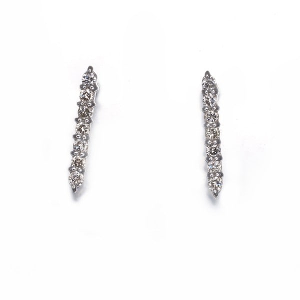 White gold diamond earrings 750 0.10ct 7p 18k: White gold diamond earrings 750 0.10ct 7p 18k White gold diamond earrings with a total weight of 0.10ct, set in an 18k white gold stud design that measures 12.5 x 1.9mm. The earrings are crafted from 