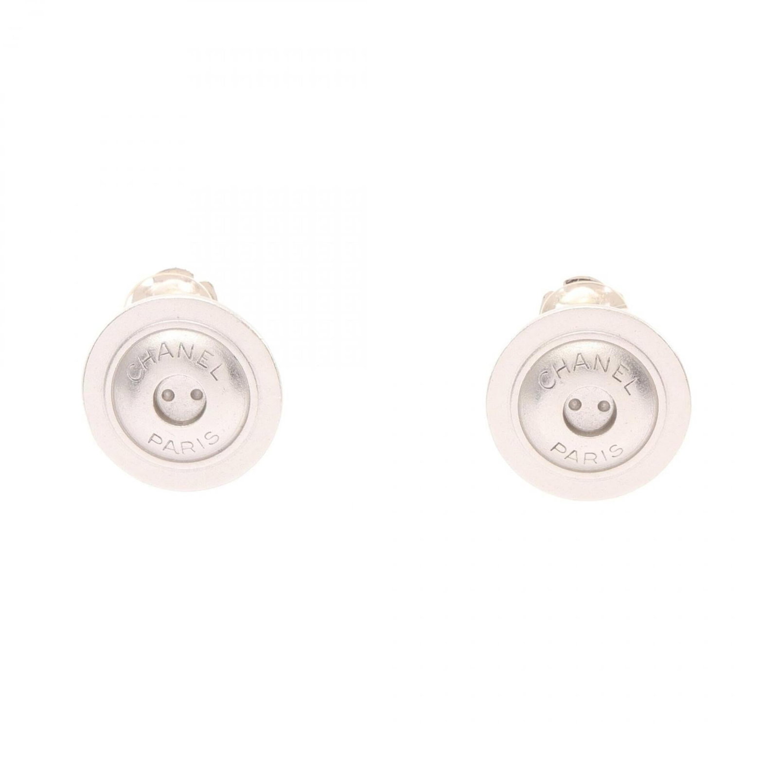Chanel Clip Earrings Stainless Steel: Chanel Clip Earrings Stainless Steel Stainless steel clip earrings from Chanel, featuring a sleek silver finish and precise dimensions. Made with durable stainless steel, these earrings are designed t