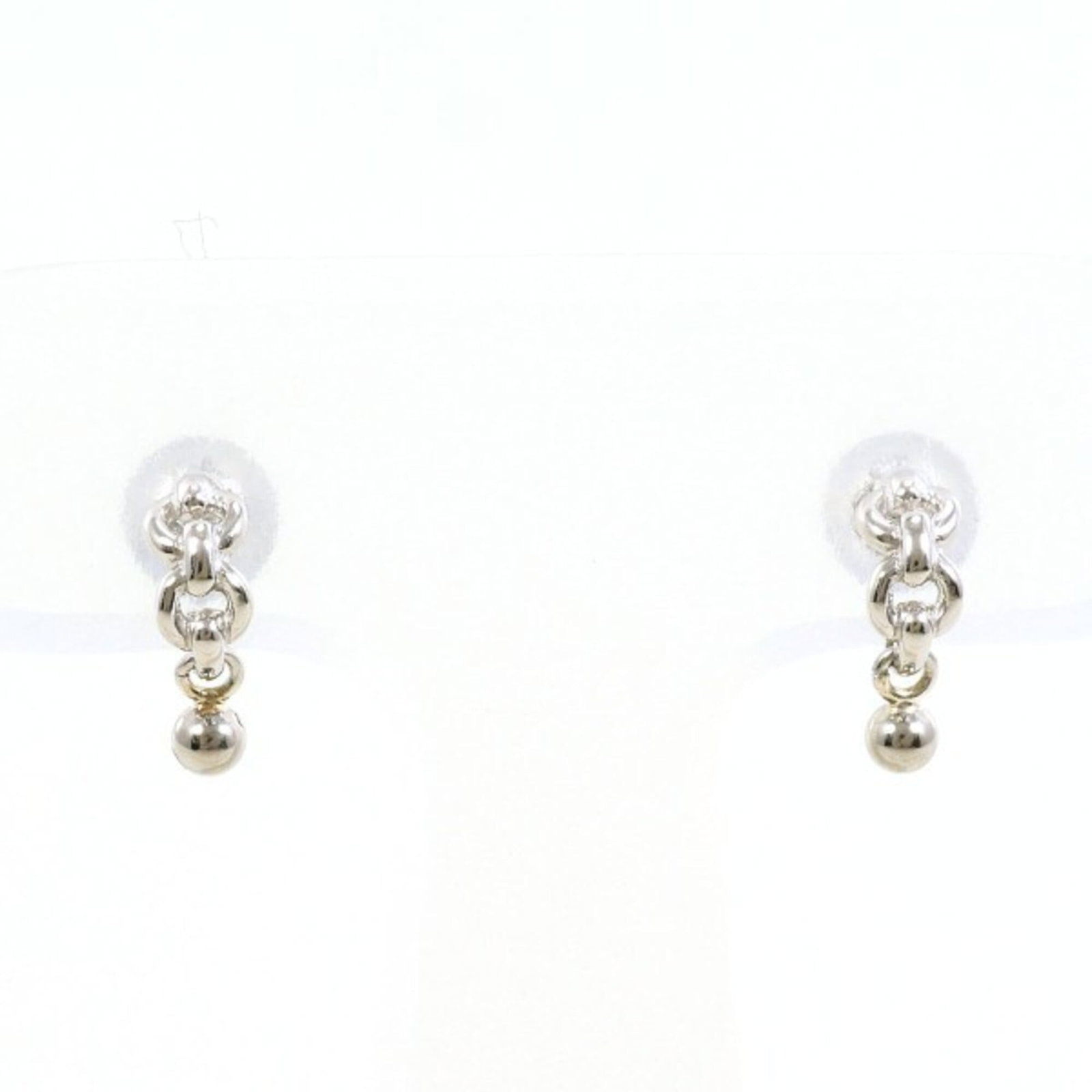 Half Hoop Earrings Platinum 900: Half Hoop Earrings Platinum 900 Platinum 900 half hoop earrings feature a sleek, modern design. Made from high-quality platinum metal, these earrings boast a striking platinum color and weigh just 0.8