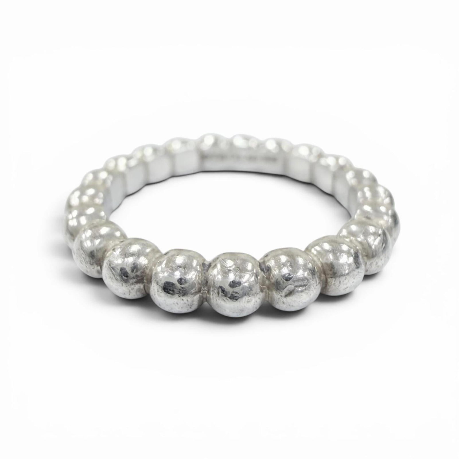 Silver band ring Tiffany 925: Silver band ring Tiffany 925 Silver band ring Tiffany 925. This women's silver band ring features a classic design made from high-quality sterling silver (925). Available in US size 5, it showcases th