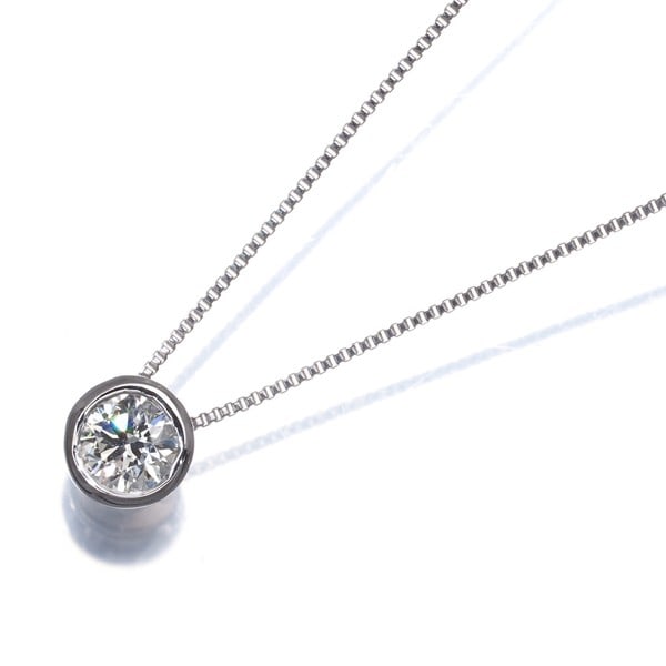 Diamond 0.250Ct Bezel Setting Solitaire Necklace 18K 750 White Gold: Diamond 0.250Ct Bezel Setting Solitaire Necklace 18K 750 White Gold Diamond 0.250Ct Bezel Setting Solitaire Necklace in 18K White Gold, featuring a natural diamond solitaire pendant with a diameter of