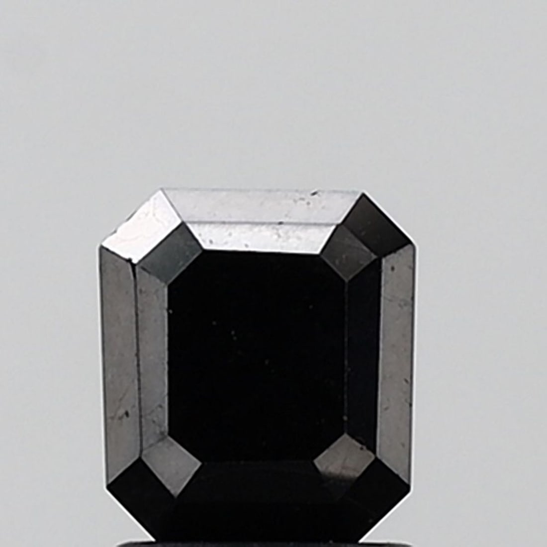Emerald 1.82ct Black VVS2 - Loose Natural Diamond: Emerald 1.82ct Black VVS2 - Loose Natural Diamond 1.82ct Black VVS2 - Loose Natural Diamond with EX polish and symmetry, showcasing exceptional clarity and luster in its mysterious black hue. This rar