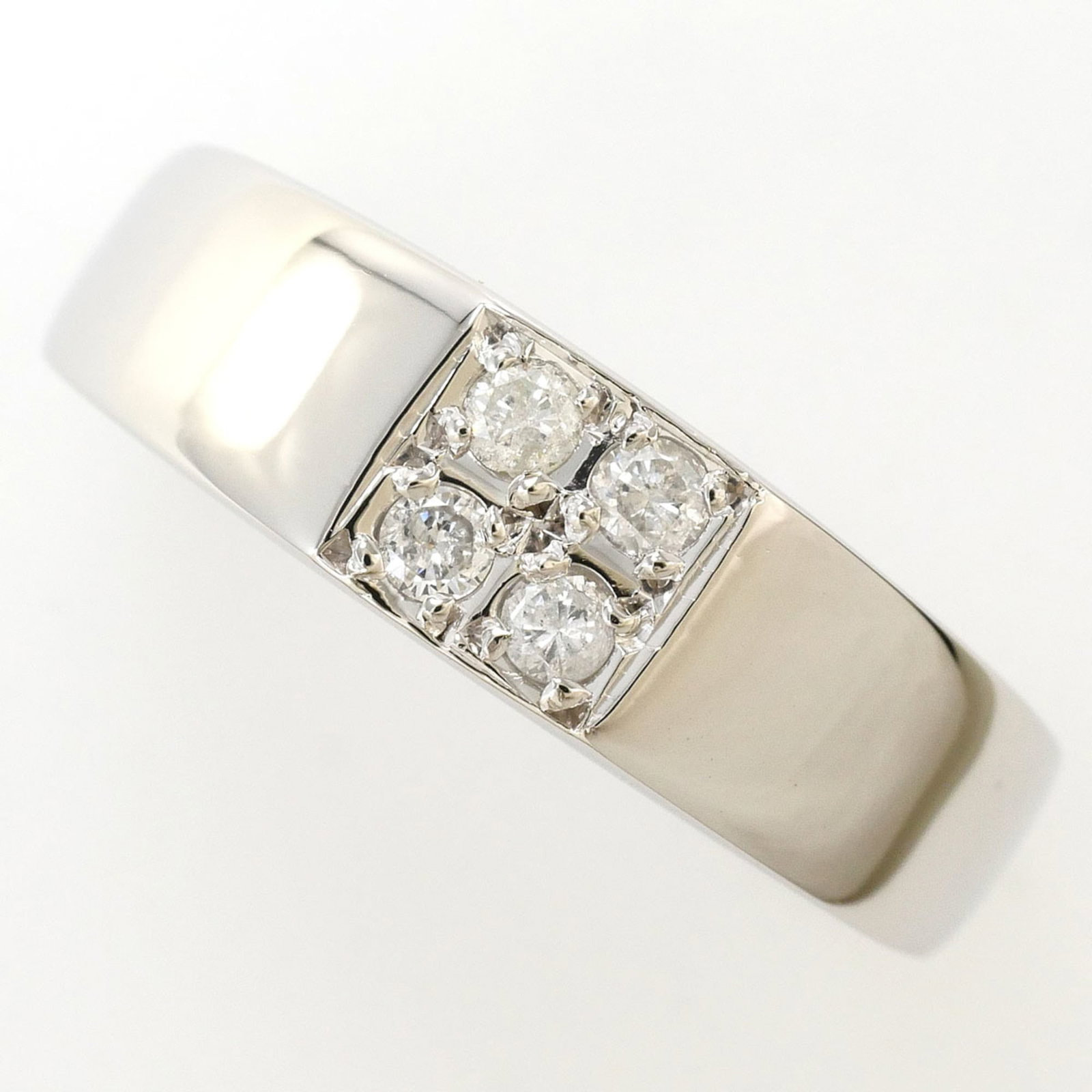 Unbranded Band Ring Platinum 900: Unbranded Band Ring Platinum 900 Platinum 900 band ring features a diamond stone weighing 0.13 carats, set in a high-quality platinum alloy with a US size of 5.5 and a width of 5mm. The ring's weight 