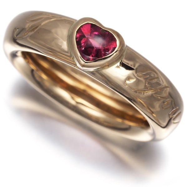 Pink tourmaline ring US5 in 750 yellow gold by Tiffany&Co: Pink tourmaline ring US5 in 750 yellow gold by Tiffany&Co Yellow gold Tiffany&Co ring features a natural pink tourmaline stone, set in a classic design with a US5 ring size and 6.3mm width. The 18k me
