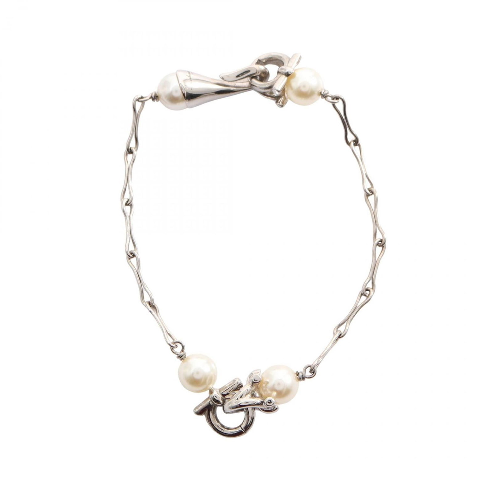 Ferragamo Salvatore Charm Bracelet Stainless Steel: Ferragamo Salvatore Charm Bracelet Stainless Steel Stainless steel charm bracelet from Salvatore Ferragamo, featuring silver color and made with high-quality materials. This classic design showcases t
