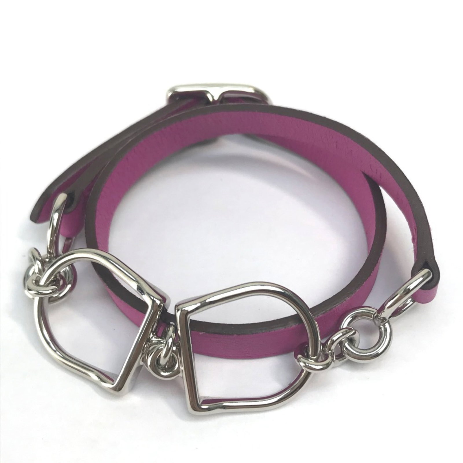 Swift leather charm bracelet: Swift leather charm bracelet Swift leather charm bracelet in rich purple hue, crafted from high-quality Swift leather and measuring 15.5cm in length with a total length of 37cm. This elegant charm bra