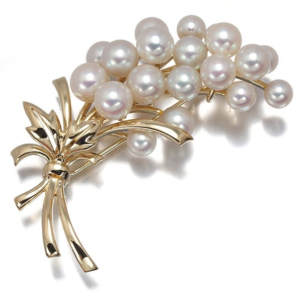 Mikimoto Brooch 585 Yellow Gold Akoya Pearl Bouquet 14K 5.2-7.1Mm: Mikimoto Brooch 585 Yellow Gold Akoya Pearl Bouquet 14K 5.2-7.1Mm 585 Yellow Gold Akoya Pearl Bouquet Brooch boasts a stunning design featuring cultured metal and a beautiful Akoya pearl, carefully cr