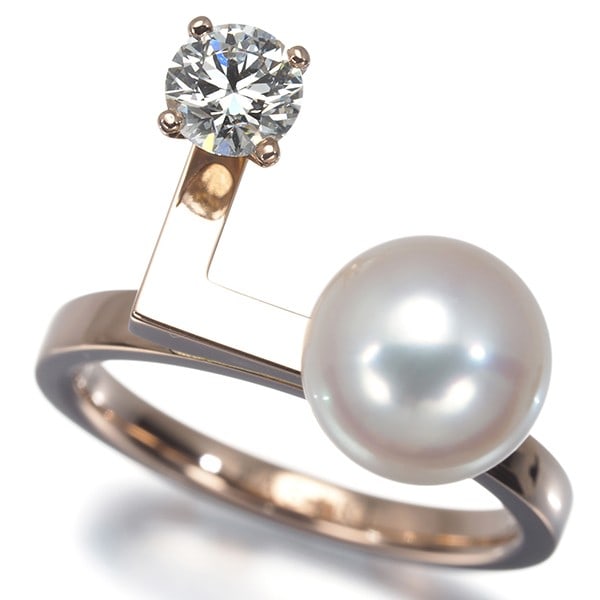 Tasaki Ring Akoya Pearl 8.5Mm Diamond Balance Note Us6.5-6.75 18K Rg: Tasaki Ring Akoya Pearl 8.5Mm Diamond Balance Note Us6.5-6.75 18K Rg Tasaki's Balance Note collection shines with the elegant charm of an Akoya pearl, carefully crafted into a rose gold ring. This stu