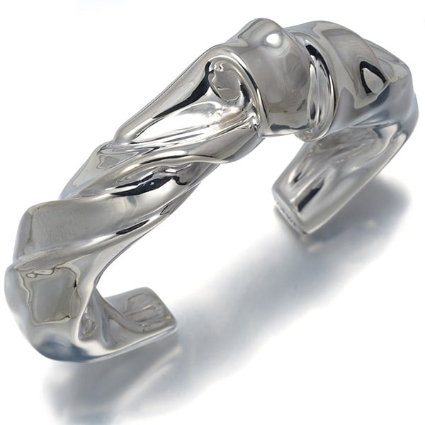 Loewe Napa Twist Bangle Sterling Silver 925 Size S: Loewe Napa Twist Bangle Sterling Silver 925 Size S Sterling silver bangle from Loewe, featuring a sleek twist design. Made from high-quality 925 metal, this cuff measures approximately 2.8cm in length