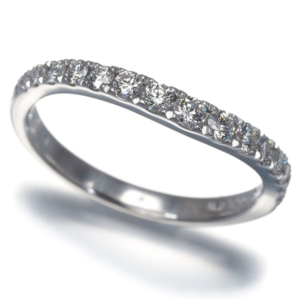Mikimoto Ring Diamond 0.29Ct Wave Half Eternity Us5.75-6 18K Wg: Mikimoto Ring Diamond 0.29Ct Wave Half Eternity Us5.75-6 18K Wg This Mikimoto ring features a stunning natural diamond, weighing 0.29ct, set in an elegant white gold band with a wave design. The 18k m