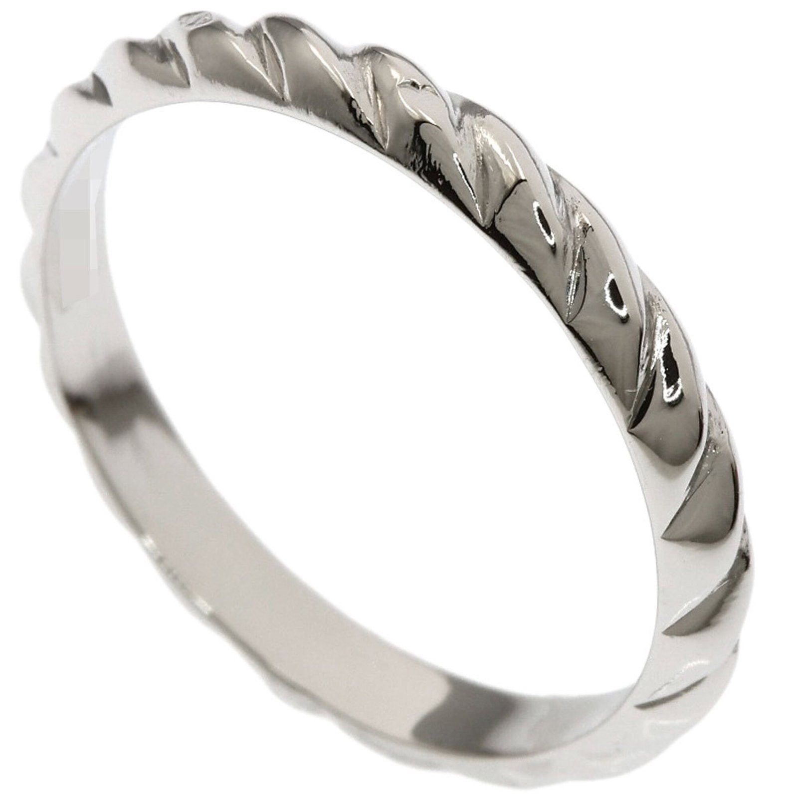 Platinum 950 Chaumet Band Ring: Platinum 950 Chaumet Band Ring Platinum 950 Chaumet Band Ring in US Size 4.5, featuring a luxurious band crafted from high-quality platinum, bearing the signature of the renowned French jeweler Chaume