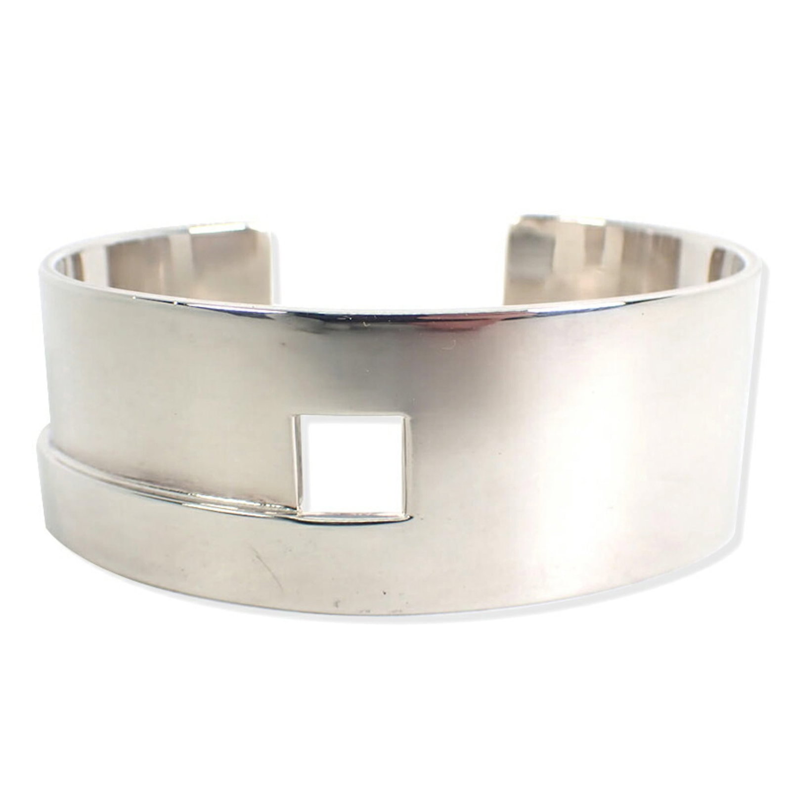Gucci Bangle Sterling Silver 925: Gucci Bangle Sterling Silver 925 Sterling silver 925 Gucci bangle with sleek design, measuring 16.5cm in length. This stylish accessory features the iconic Gucci brand, adding a touch of luxury to any